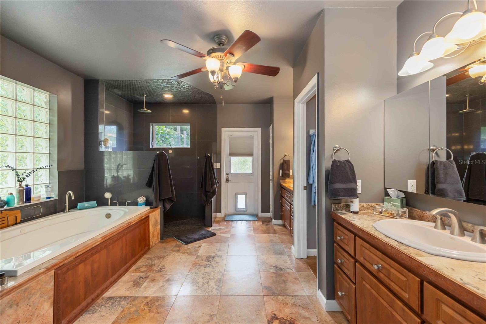 MISSION VALLEY ESTATE SEC A - Residential