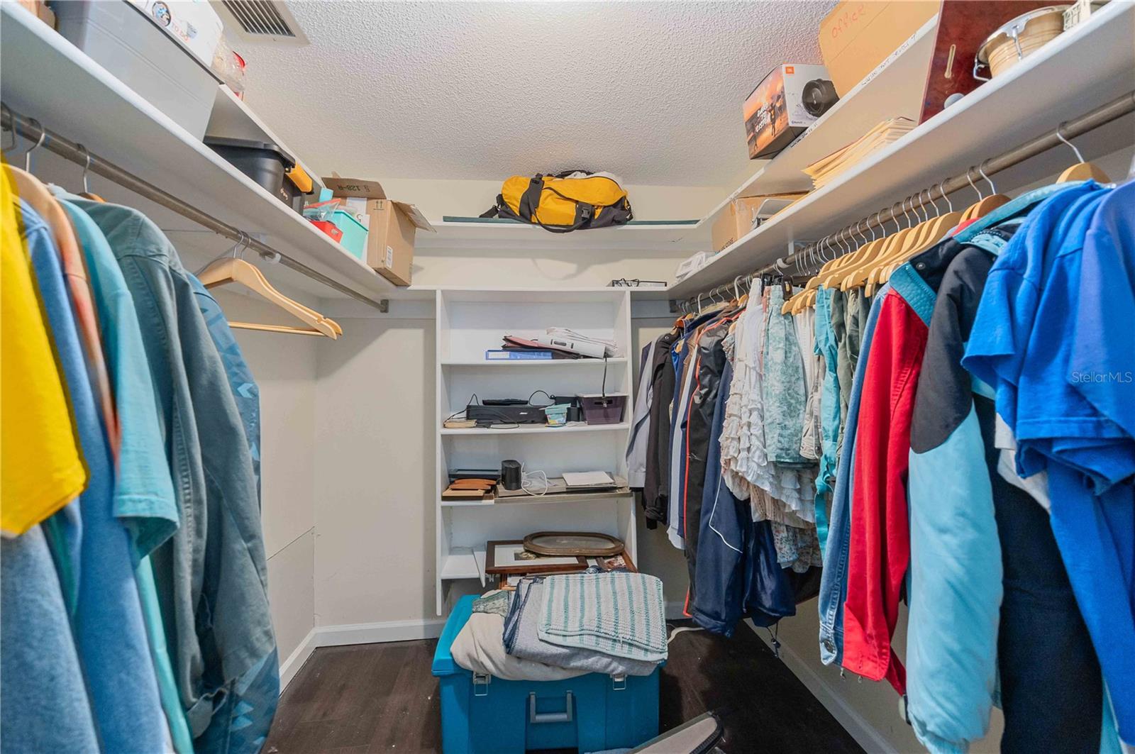 MISSION VALLEY ESTATE SEC A - Residential