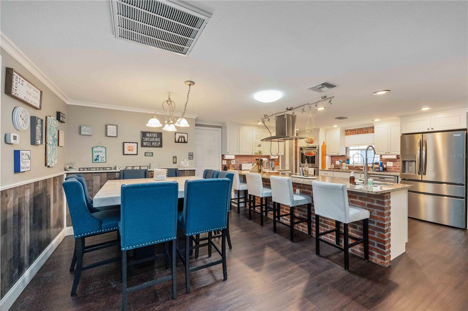 MISSION VALLEY ESTATE SEC A - Residential