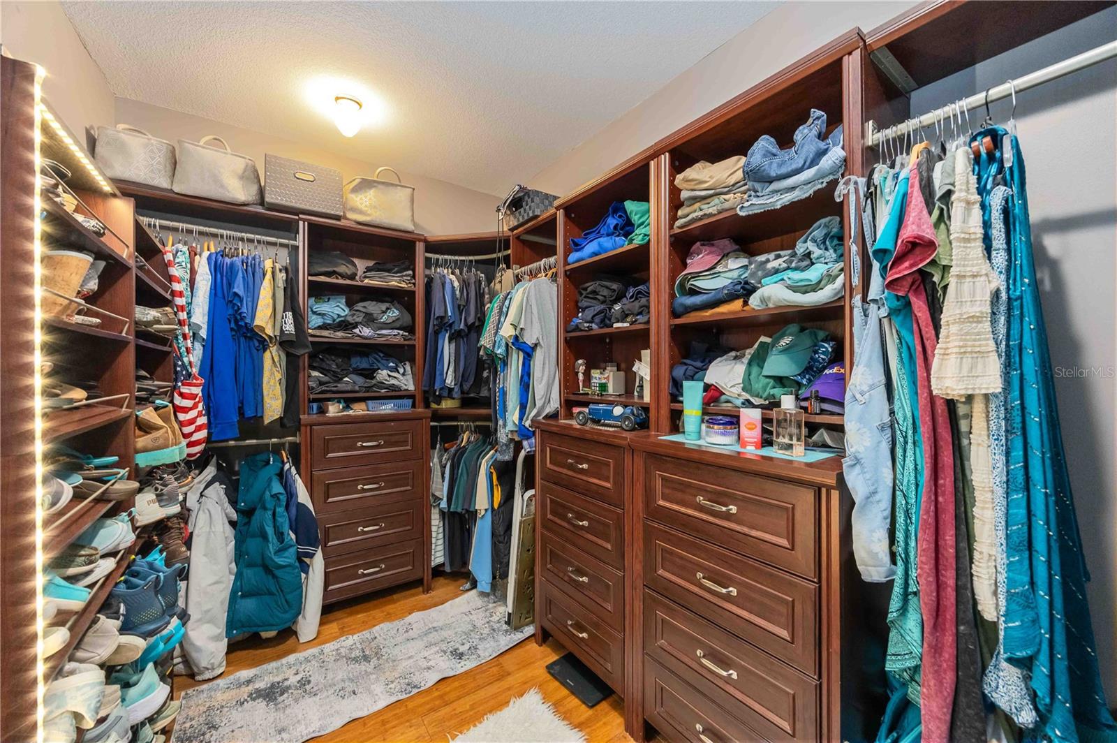 MISSION VALLEY ESTATE SEC A - Residential