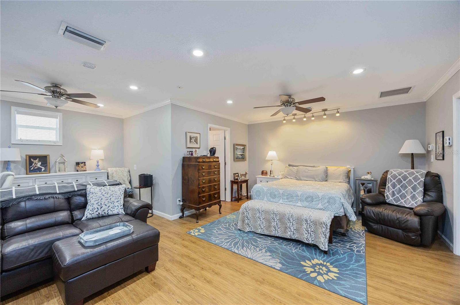 MISSION VALLEY ESTATE SEC A - Residential