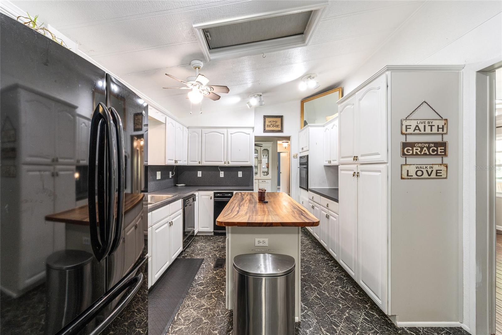 LEISURE ACRES UNIT 01 - Residential