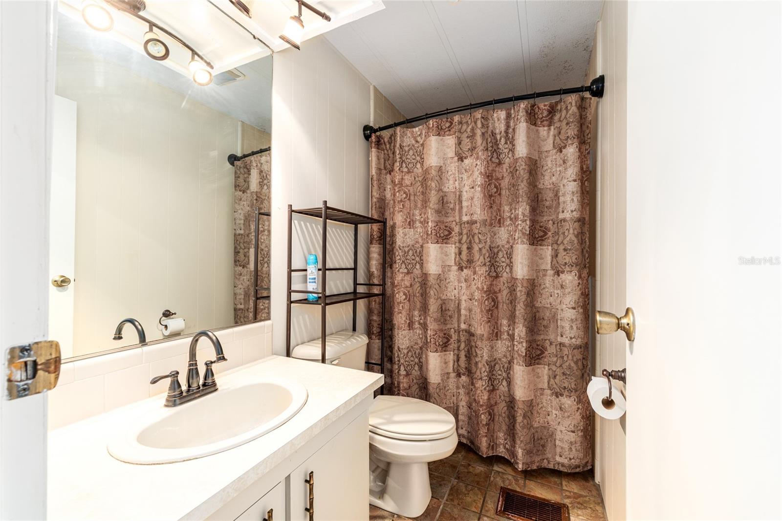 LEISURE ACRES UNIT 01 - Residential