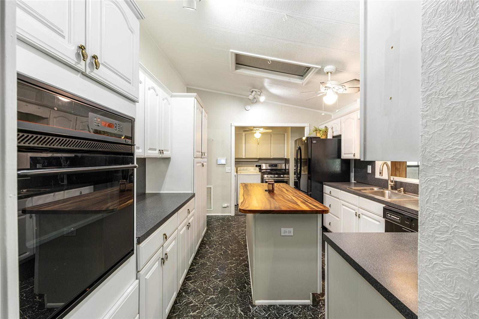 LEISURE ACRES UNIT 01 - Residential