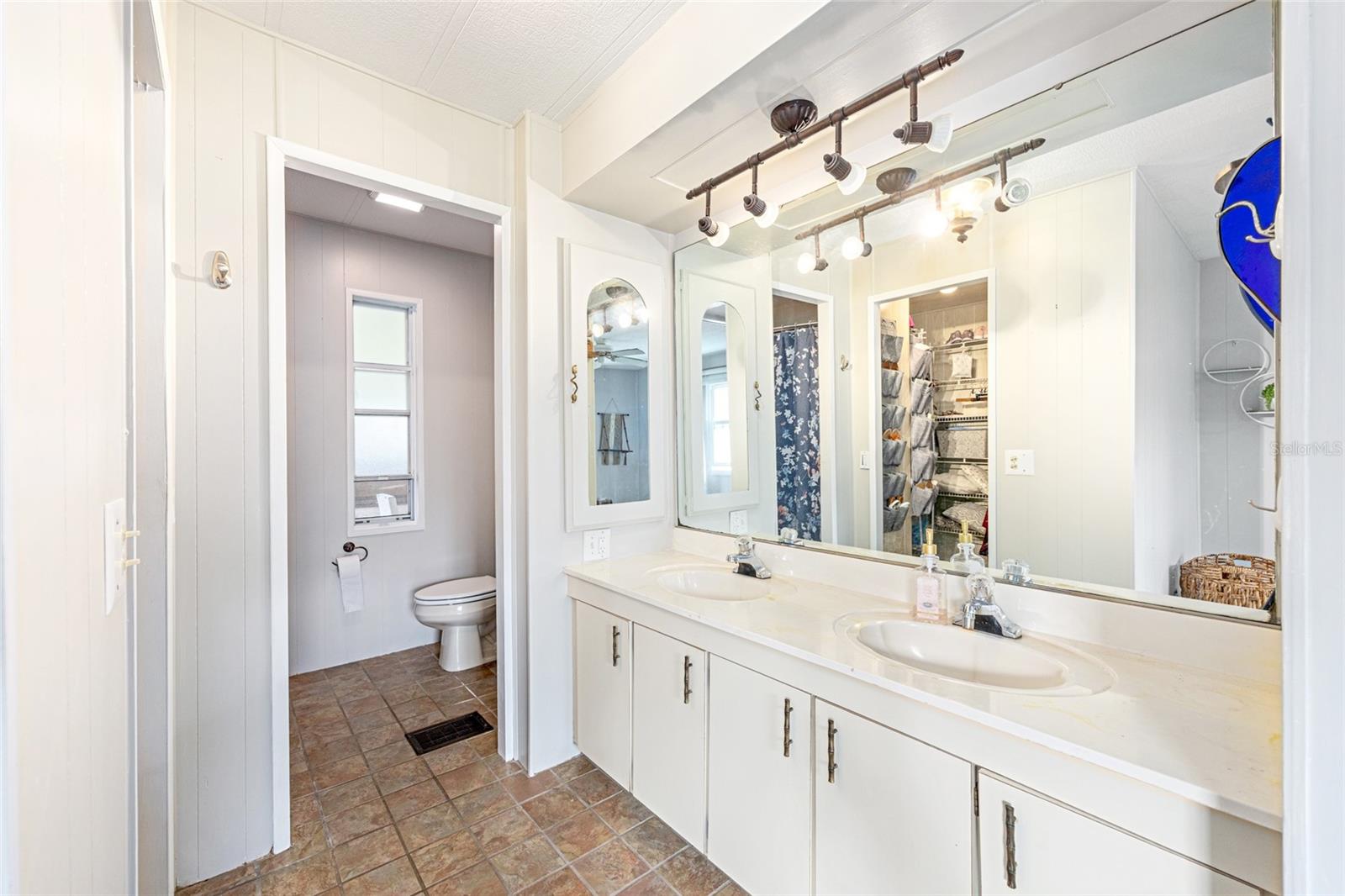 LEISURE ACRES UNIT 01 - Residential