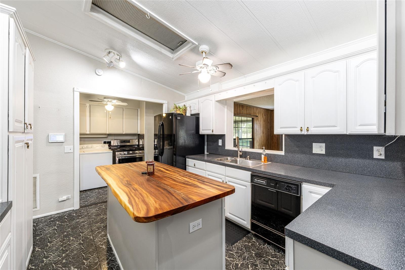 LEISURE ACRES UNIT 01 - Residential