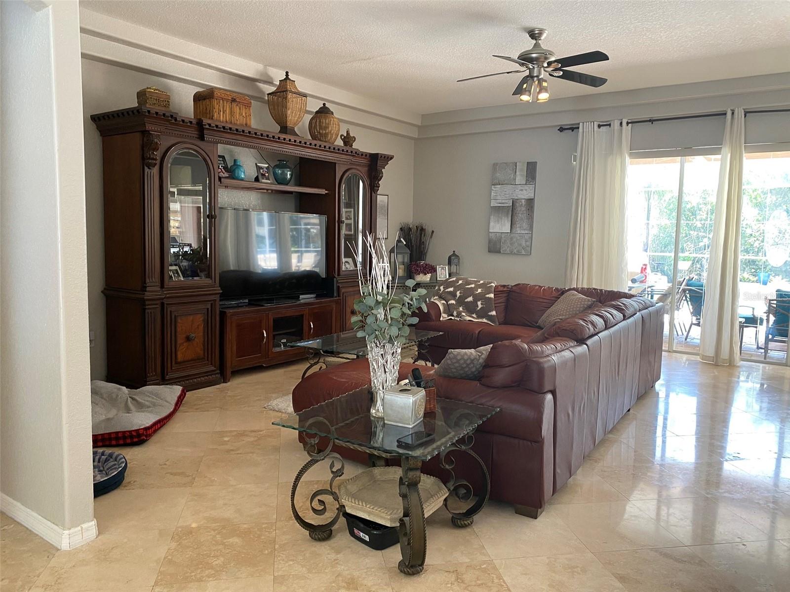 3911 VALRICO GROVE DRIVE