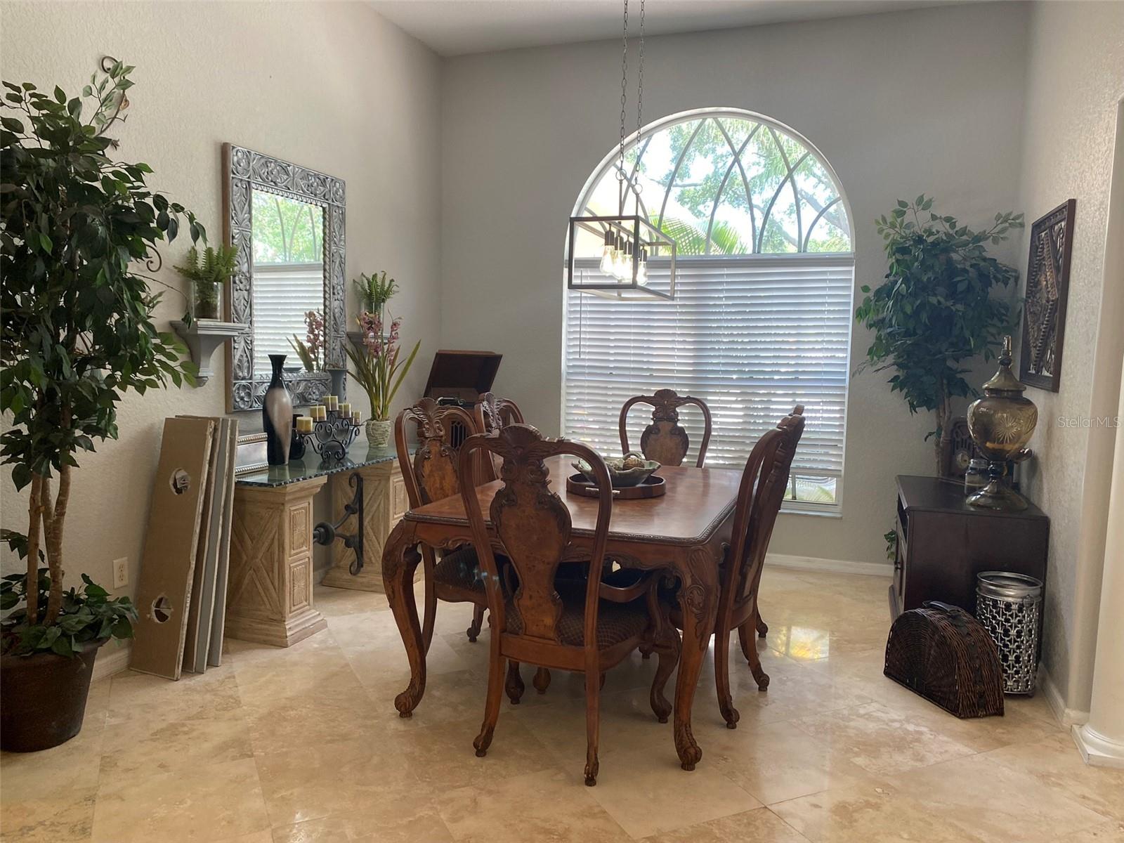 3911 VALRICO GROVE DRIVE