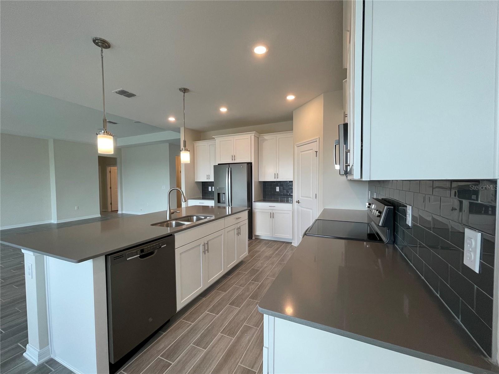 ARDEN PARK NORTH PH 5 - Residential Lease