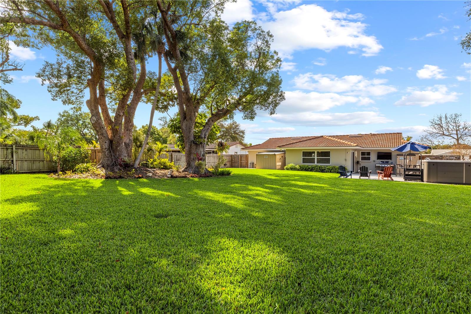 CANTERBURY CHASE - Residential