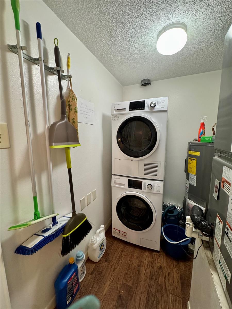 VILLAGE LAKE/THE MEADOWS - Residential Lease