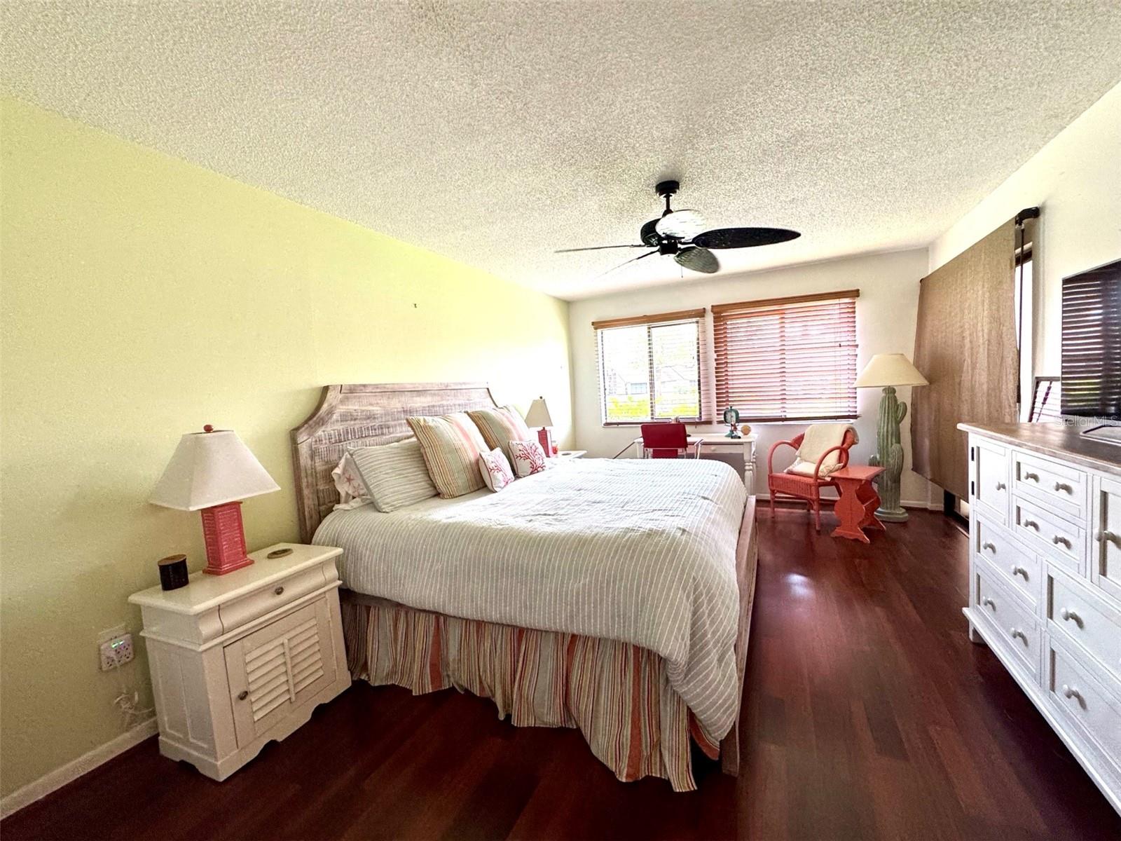 VILLAGE LAKE/THE MEADOWS - Residential Lease