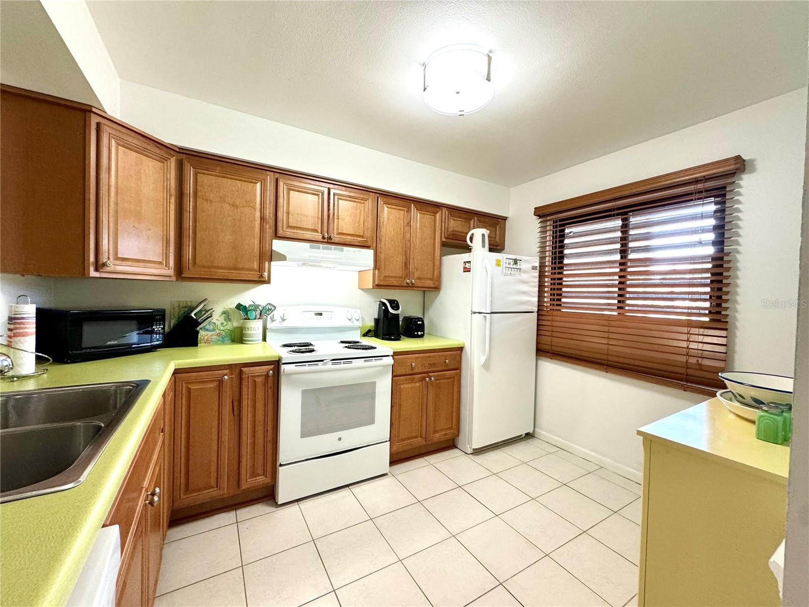 VILLAGE LAKE/THE MEADOWS - Residential Lease