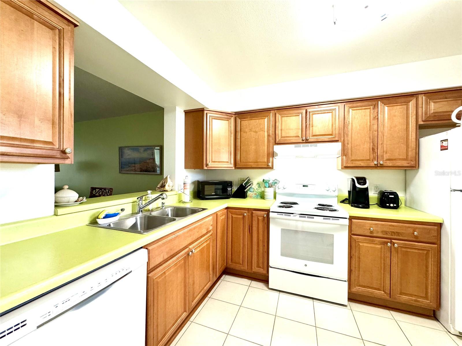 VILLAGE LAKE/THE MEADOWS - Residential Lease