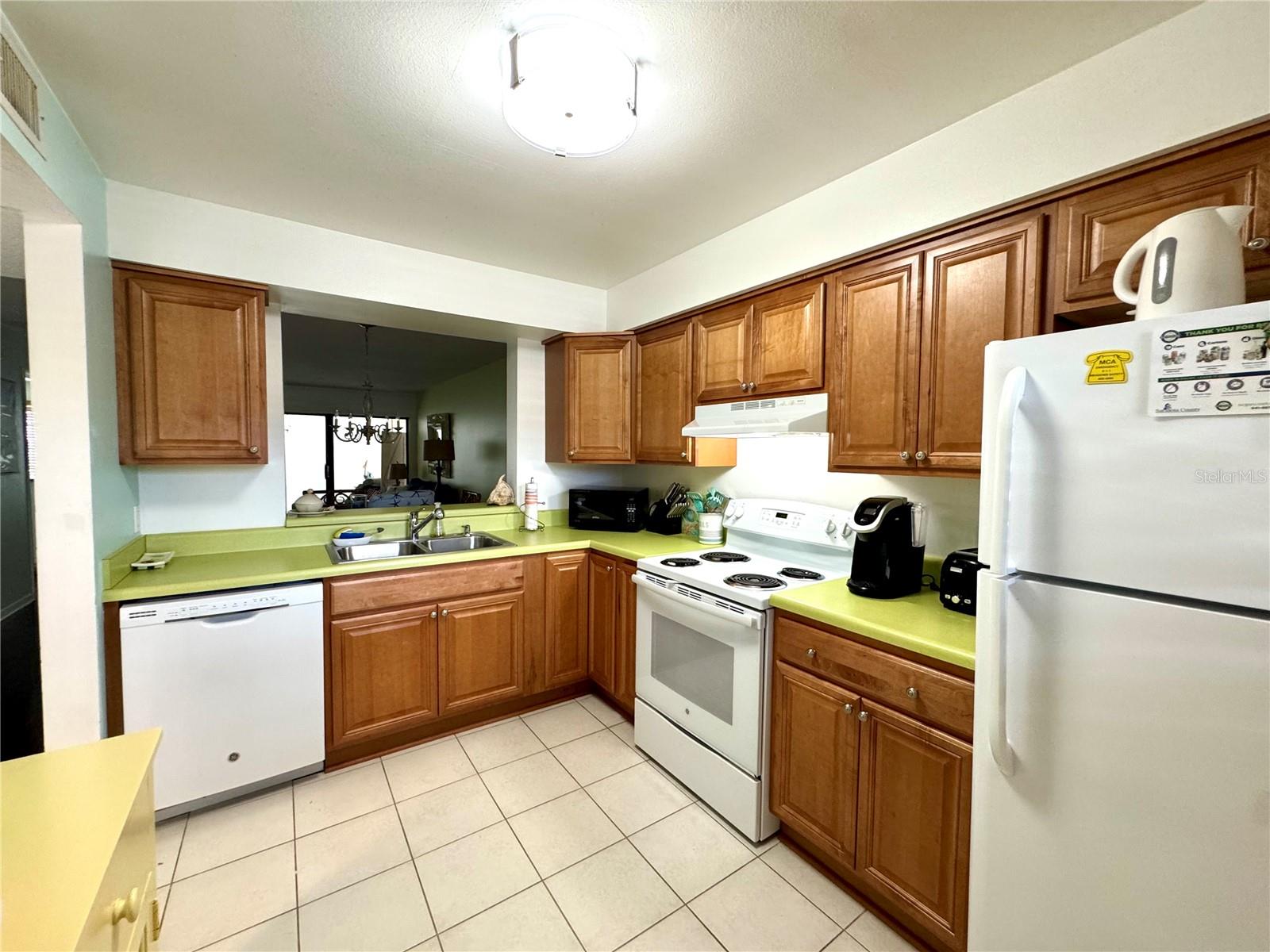 VILLAGE LAKE/THE MEADOWS - Residential Lease