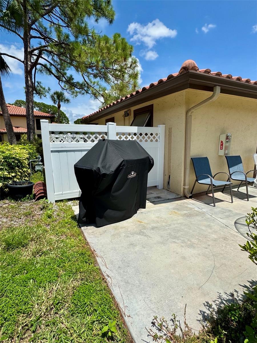VILLAGE LAKE/THE MEADOWS - Residential Lease