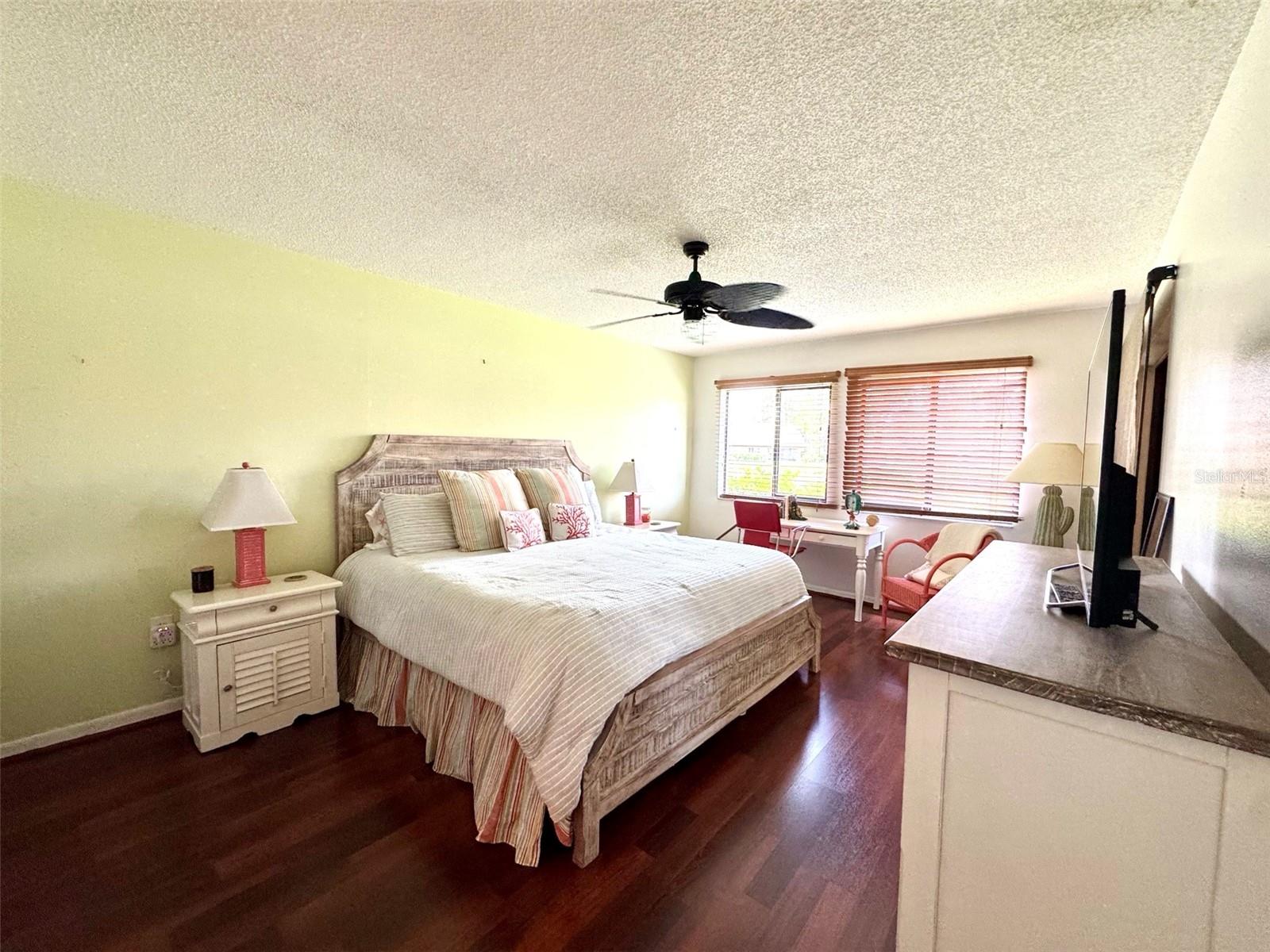 VILLAGE LAKE/THE MEADOWS - Residential Lease