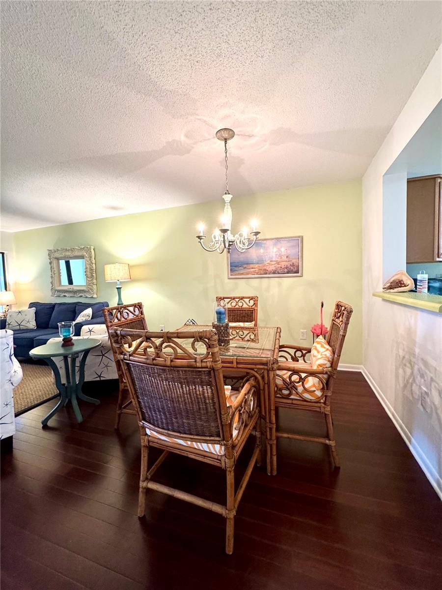 VILLAGE LAKE/THE MEADOWS - Residential Lease