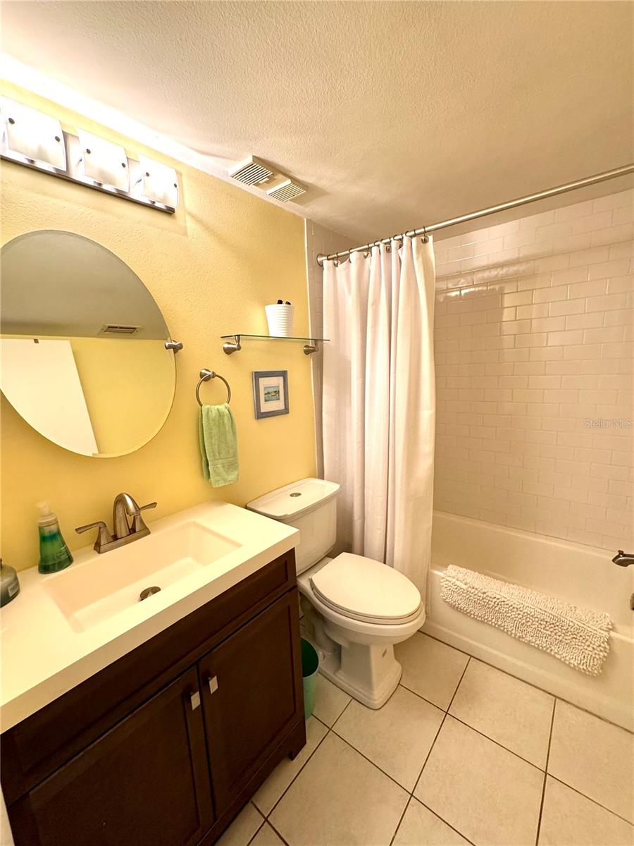 VILLAGE LAKE/THE MEADOWS - Residential Lease