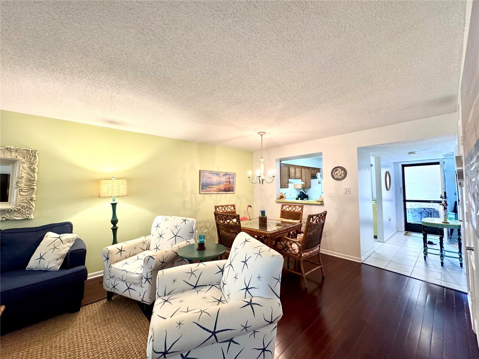 VILLAGE LAKE/THE MEADOWS - Residential Lease