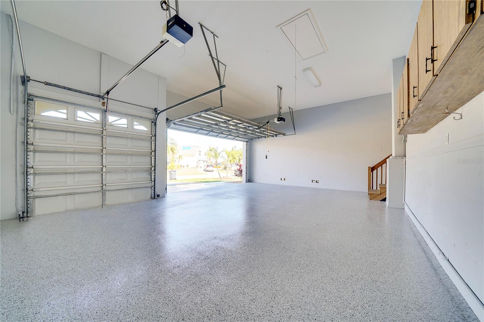 802 EAGLE LANE