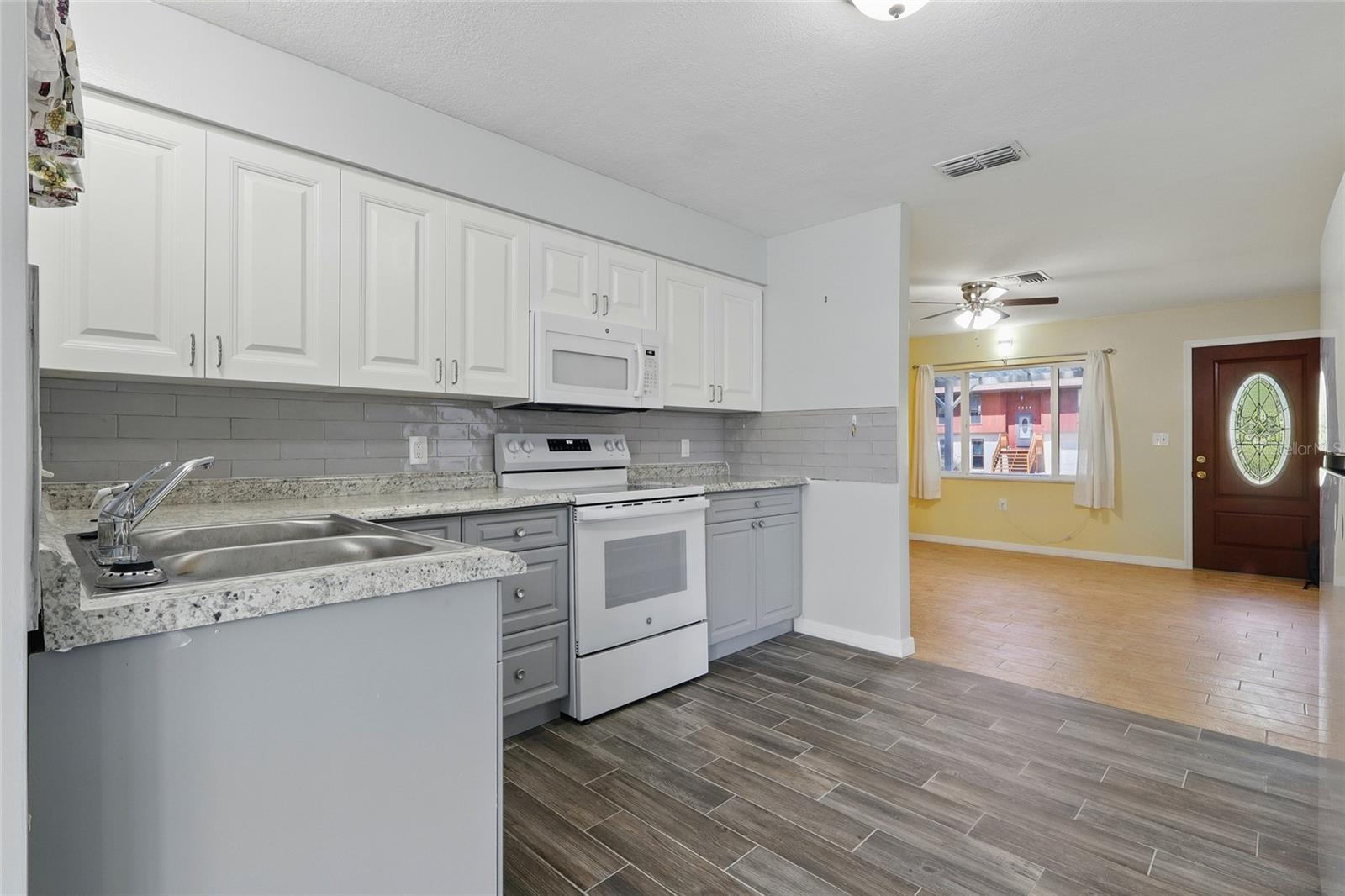 GULF COAST ESTATES - Residential