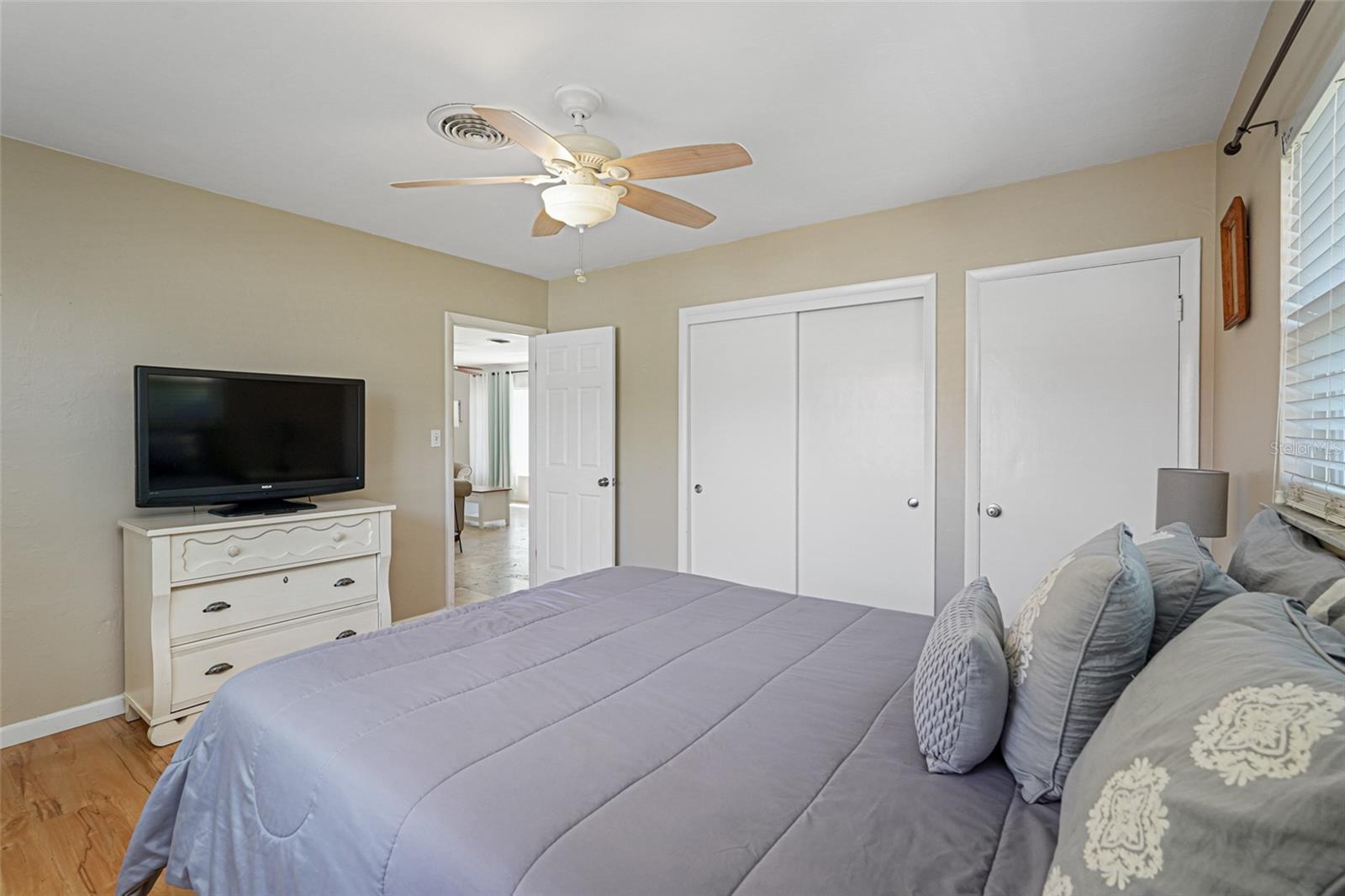 BEACH MANOR - Residential