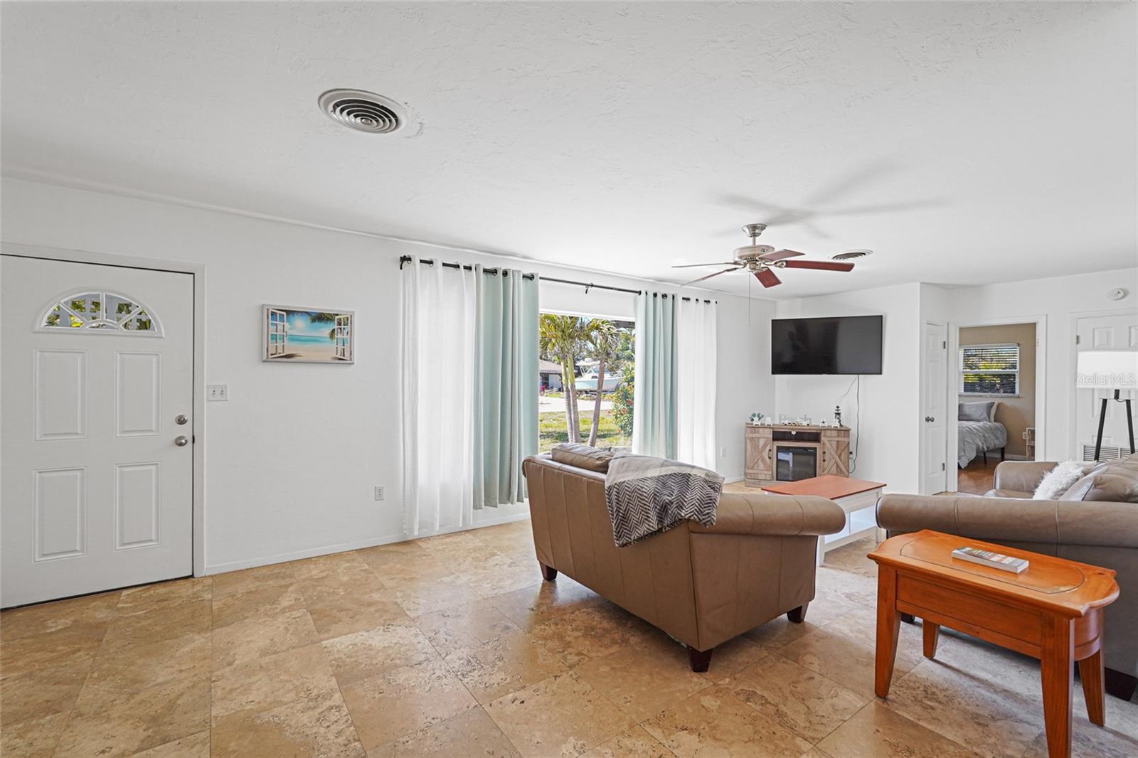 BEACH MANOR - Residential