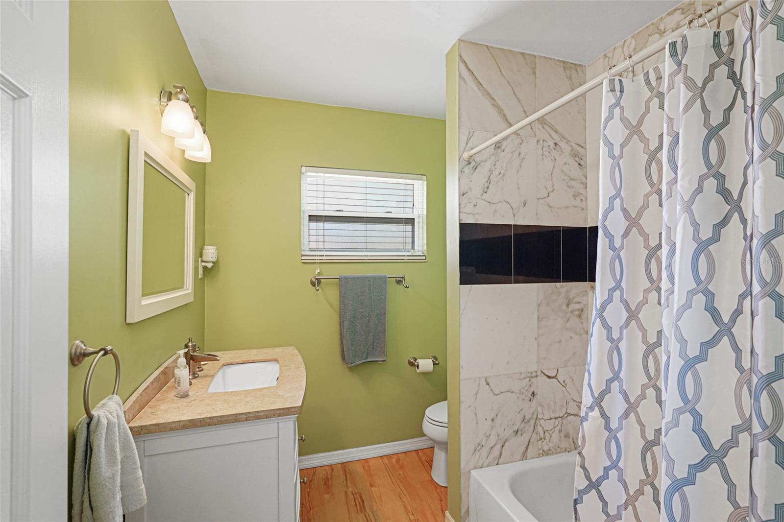 BEACH MANOR - Residential