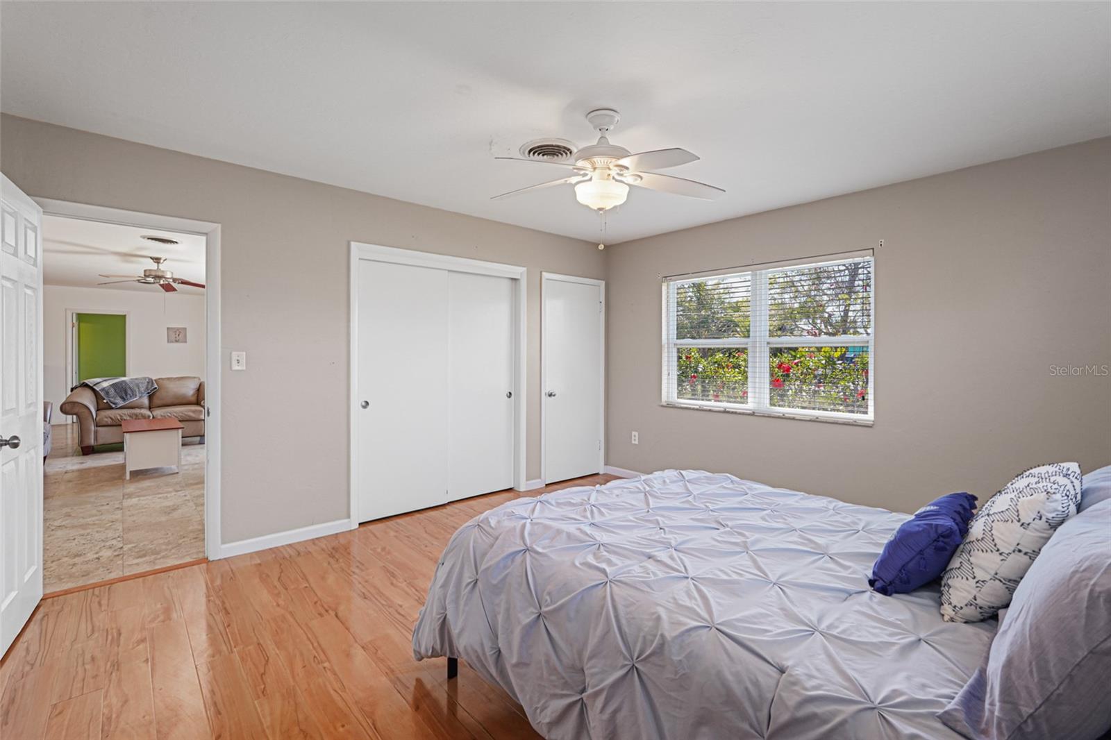 BEACH MANOR - Residential