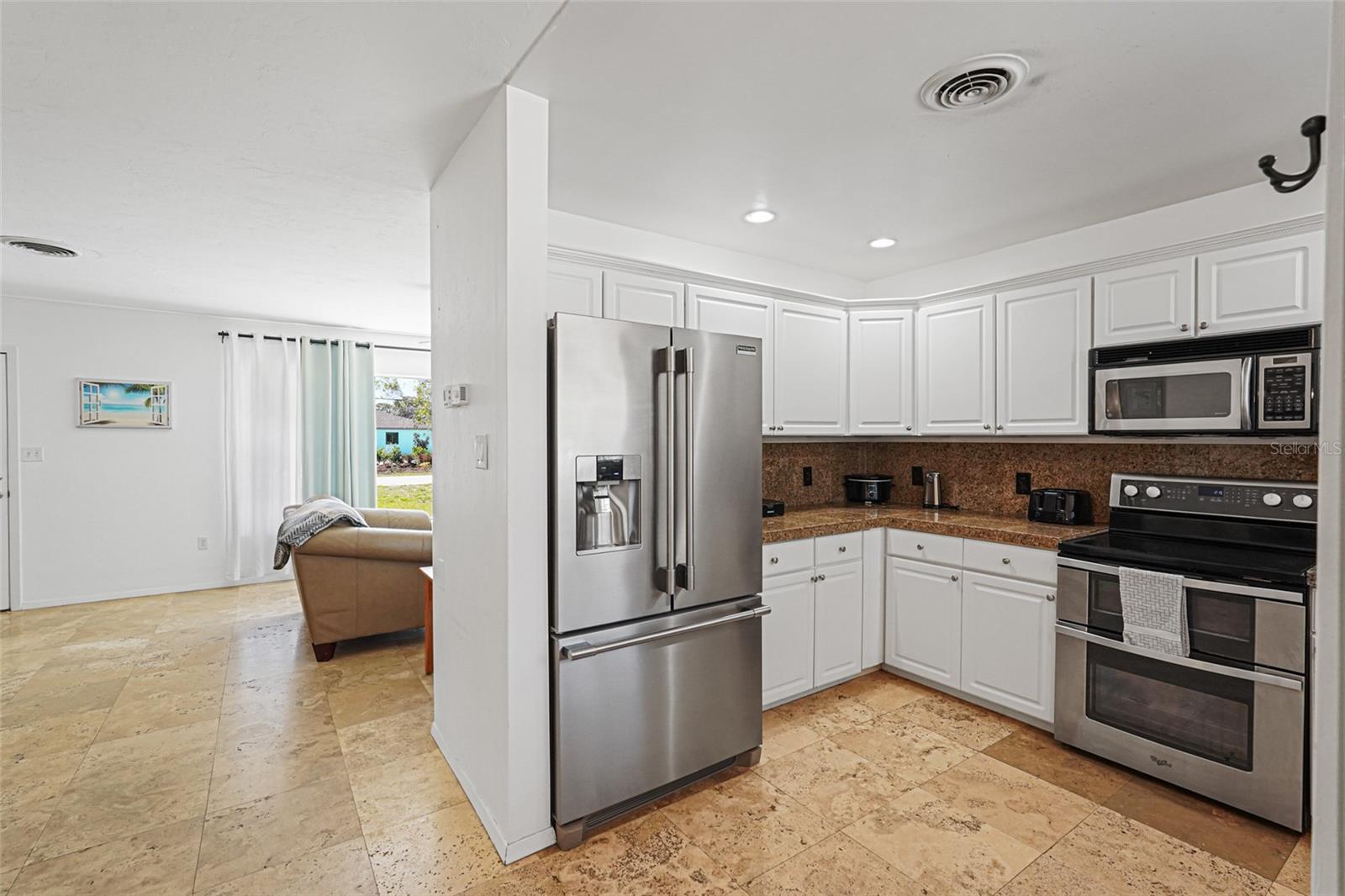 BEACH MANOR - Residential