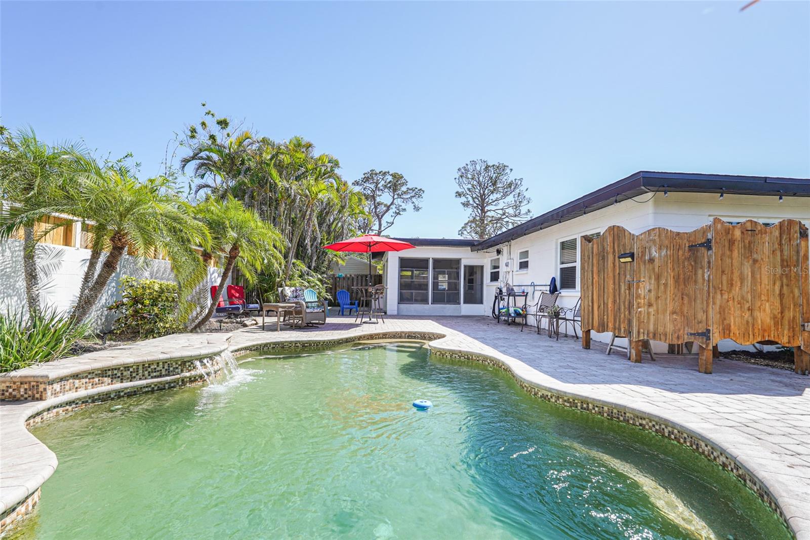 BEACH MANOR - Residential