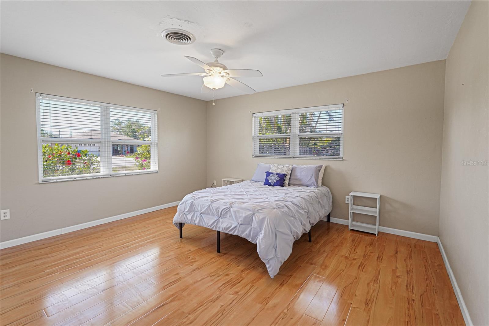 BEACH MANOR - Residential