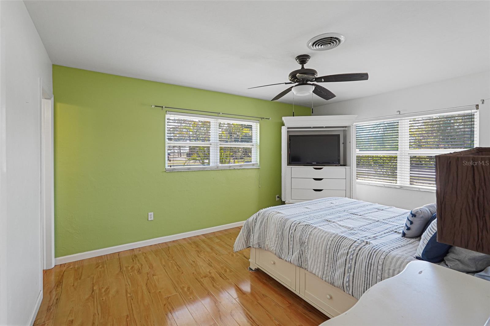 BEACH MANOR - Residential