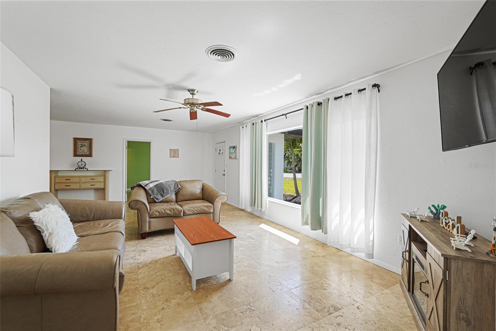 BEACH MANOR - Residential