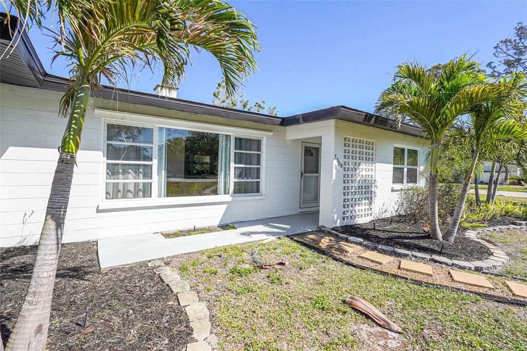 Photo of 1309 Nokomis Avenue S, Venice, FL 34285 (MLS # TB8452277)
