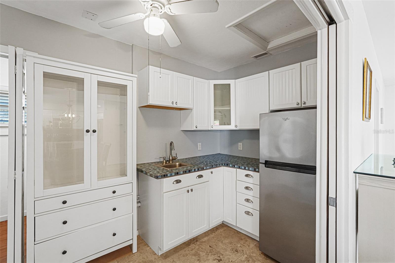 BEACH MANOR - Residential