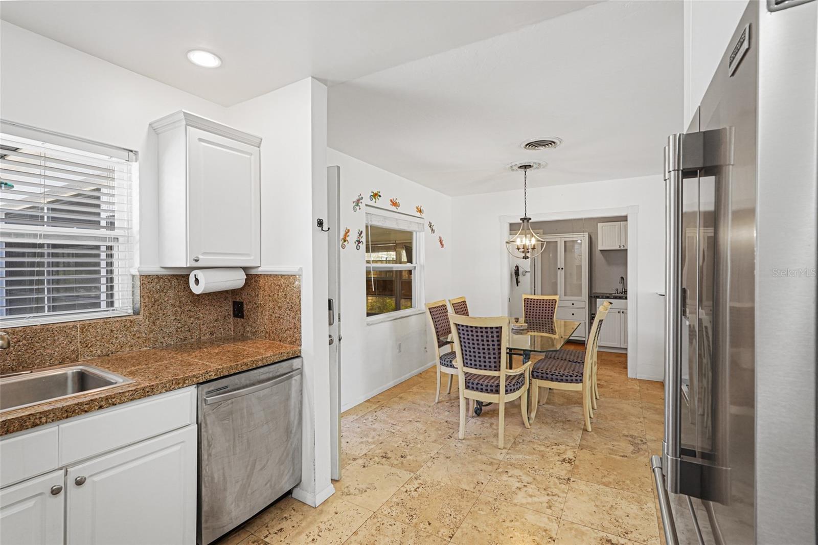 BEACH MANOR - Residential