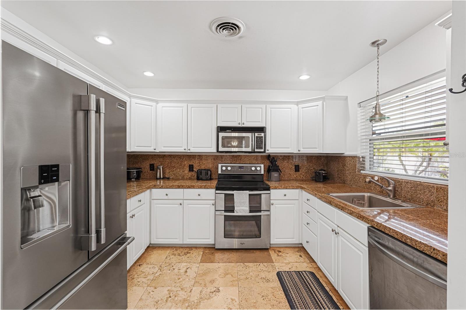 BEACH MANOR - Residential