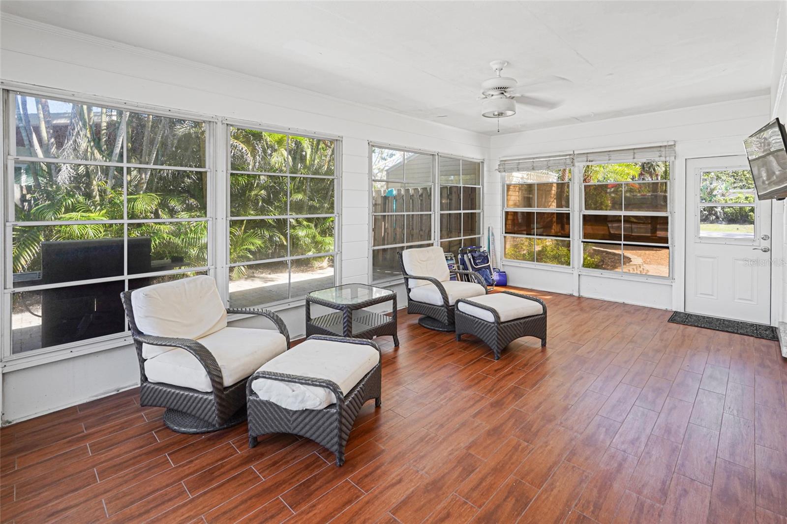 BEACH MANOR - Residential