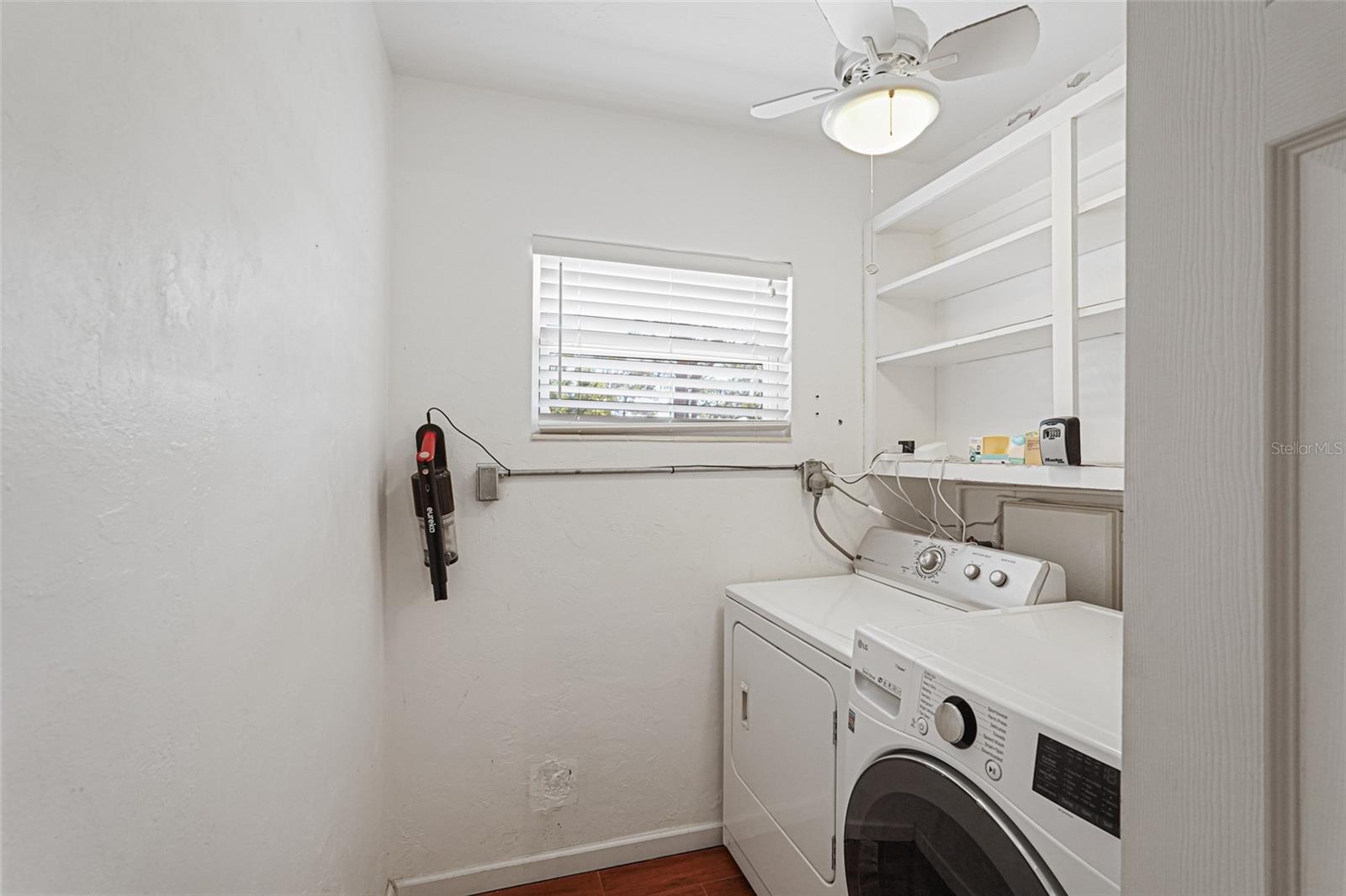 BEACH MANOR - Residential