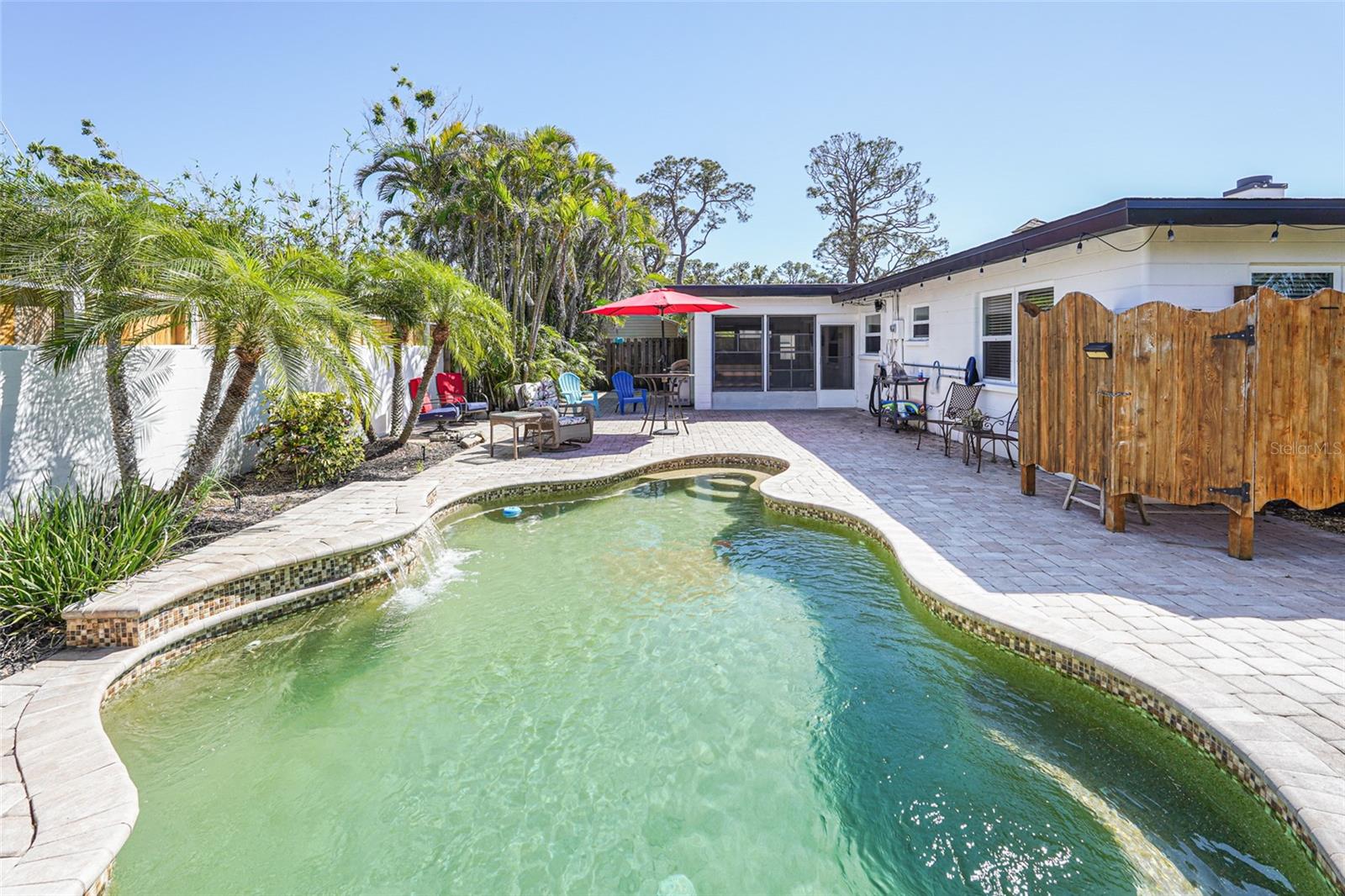 BEACH MANOR - Residential