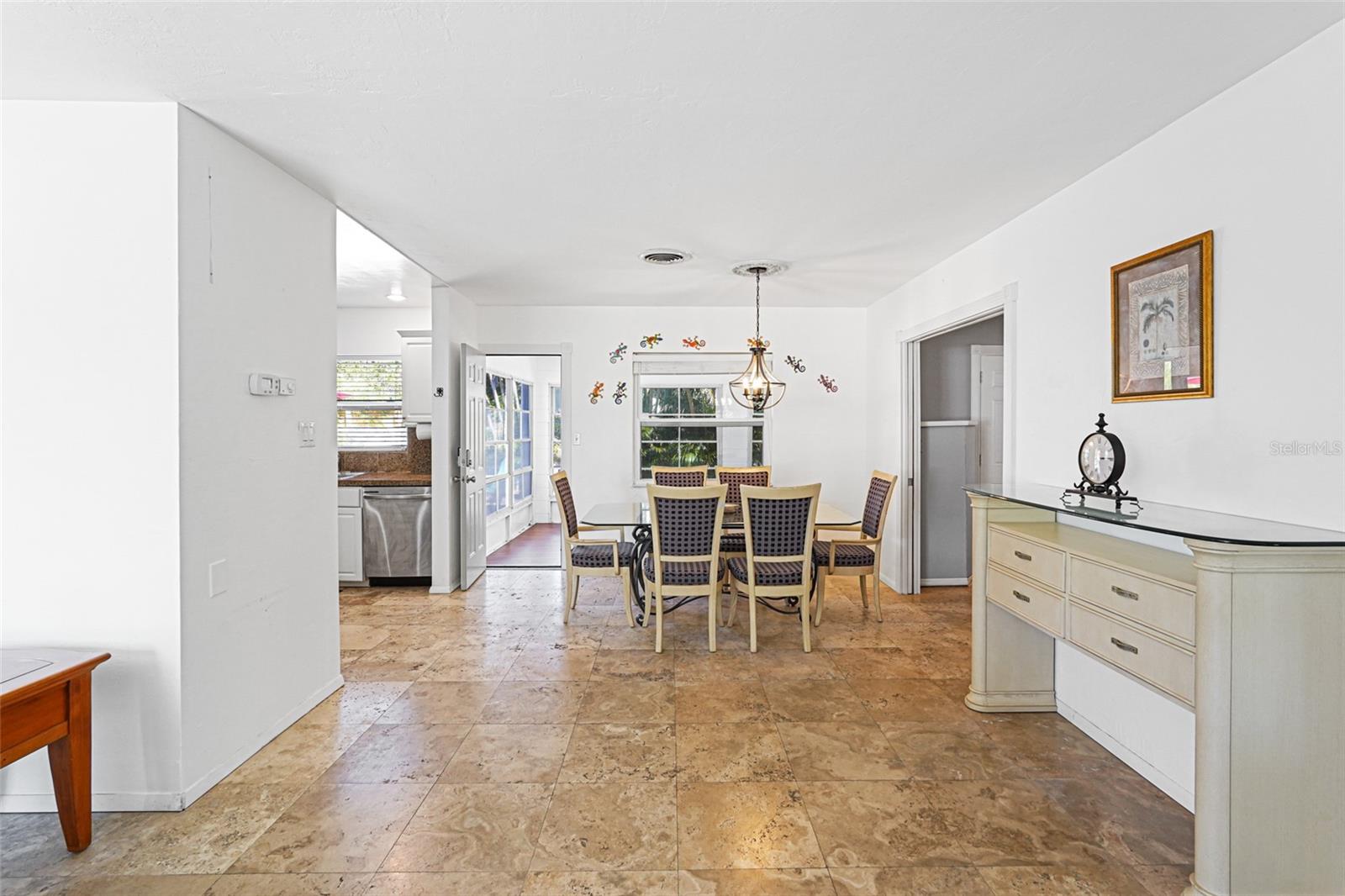 BEACH MANOR - Residential