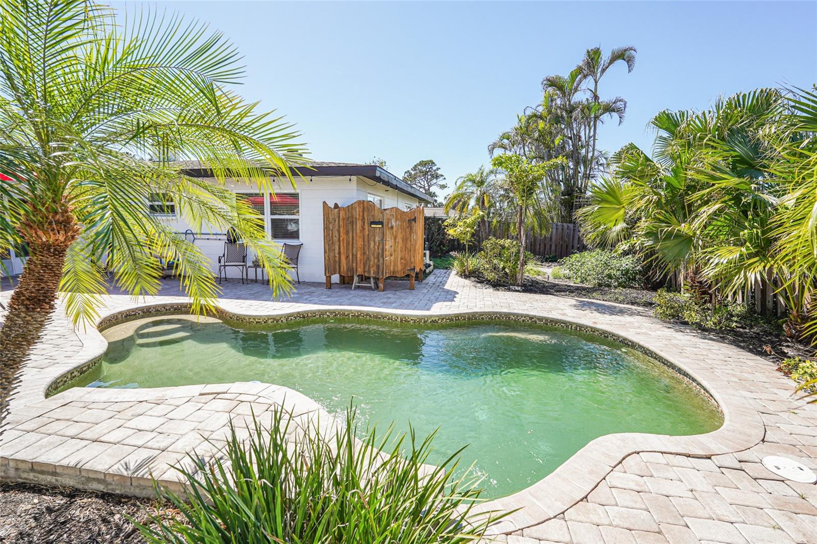 BEACH MANOR - Residential