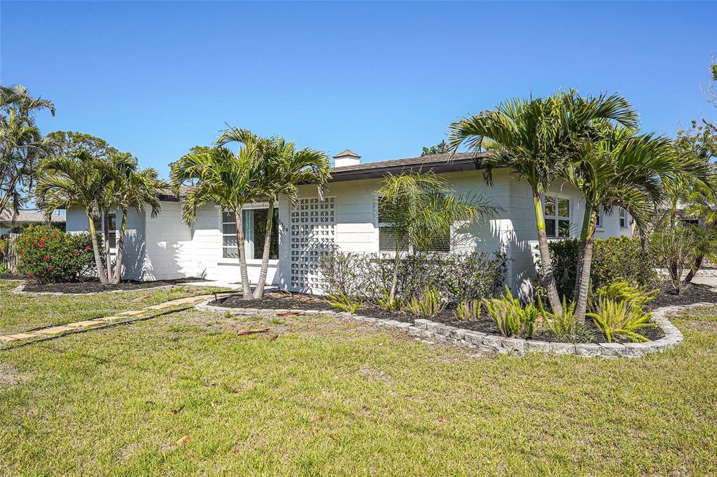Photo of 1309 Nokomis Avenue S, Venice, FL 34285 (MLS # TB8452277)