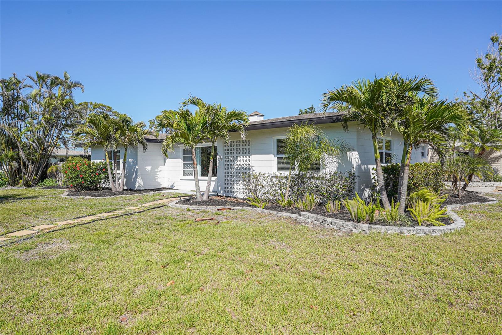 BEACH MANOR - Residential