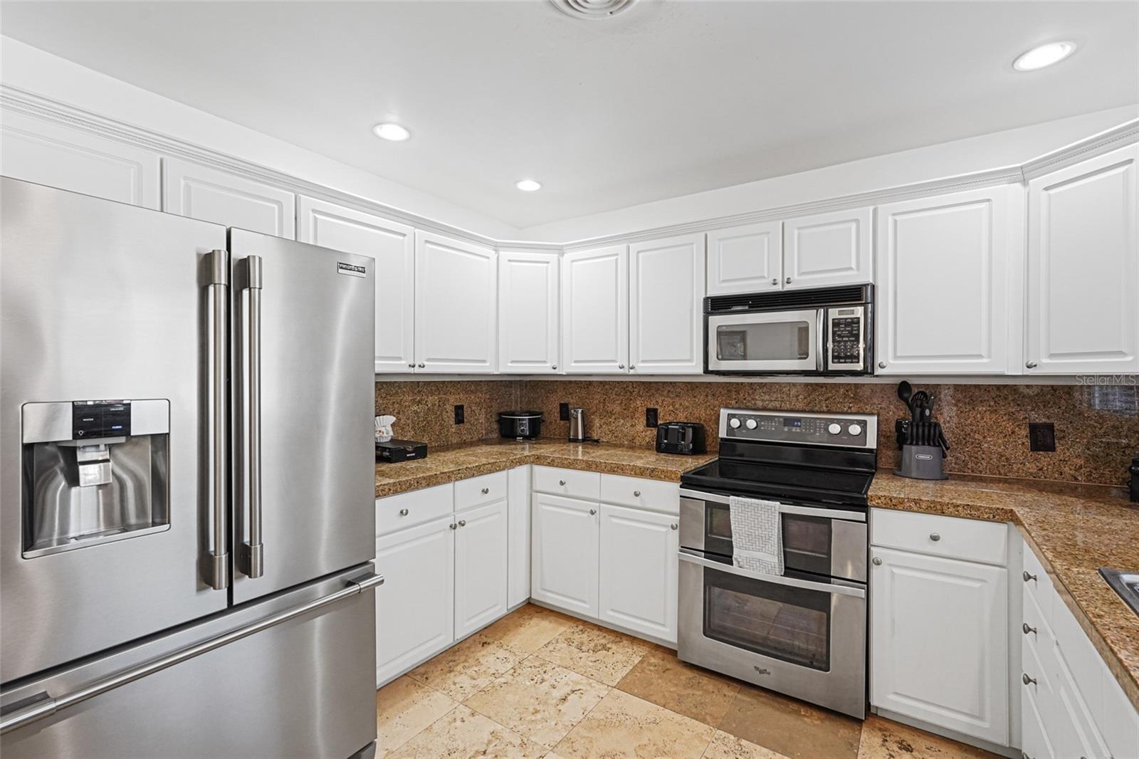 BEACH MANOR - Residential