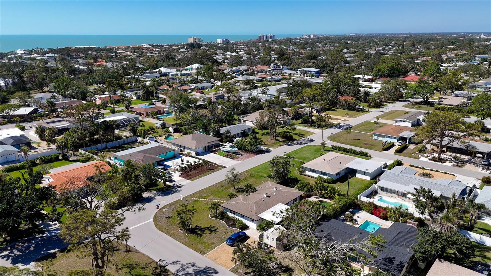 BEACH MANOR - Residential