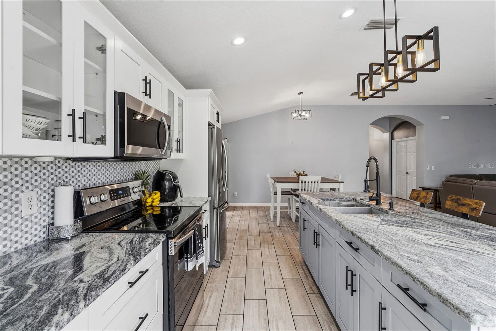 ARBOR RIDGE - Residential