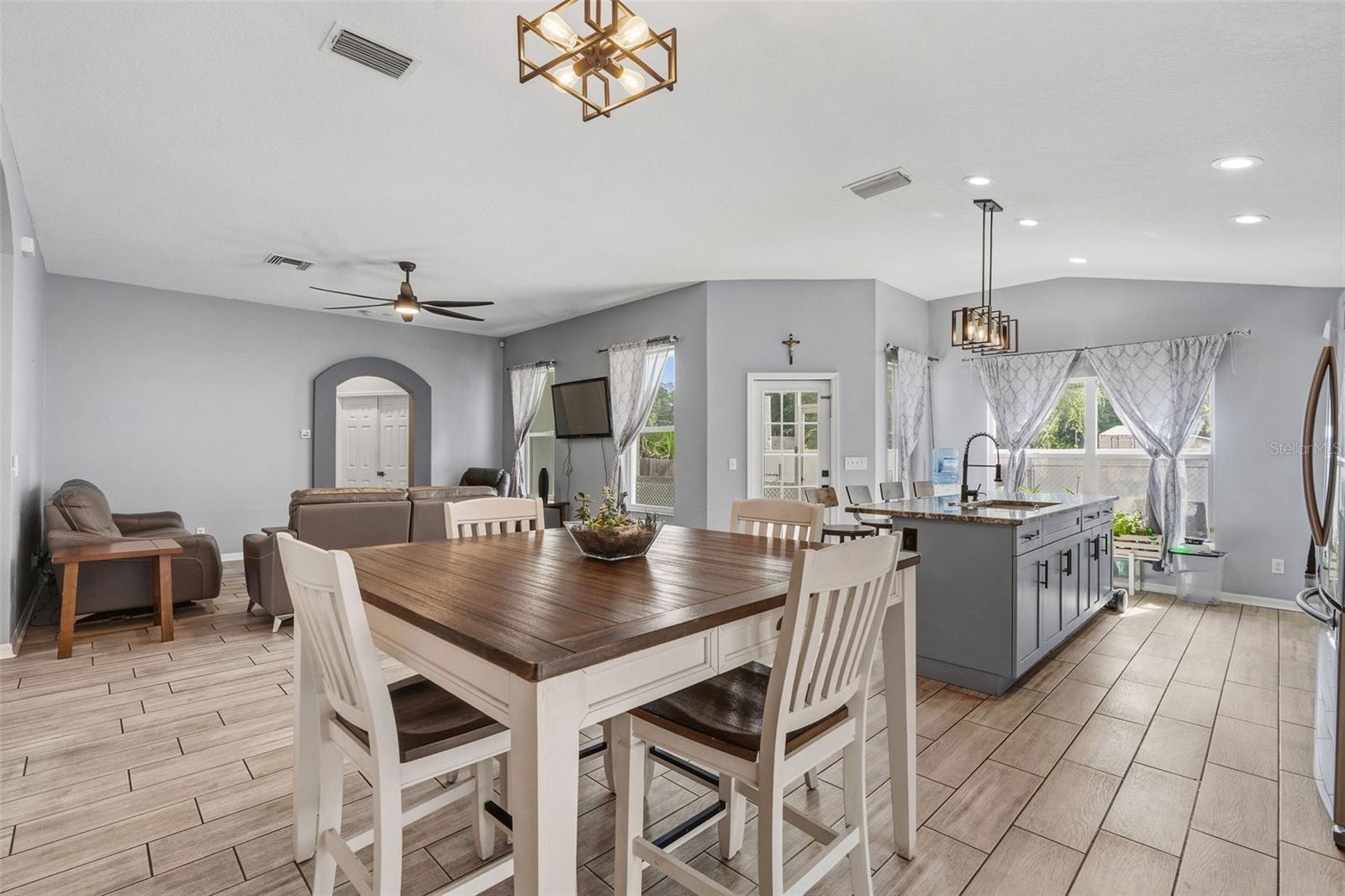 ARBOR RIDGE - Residential